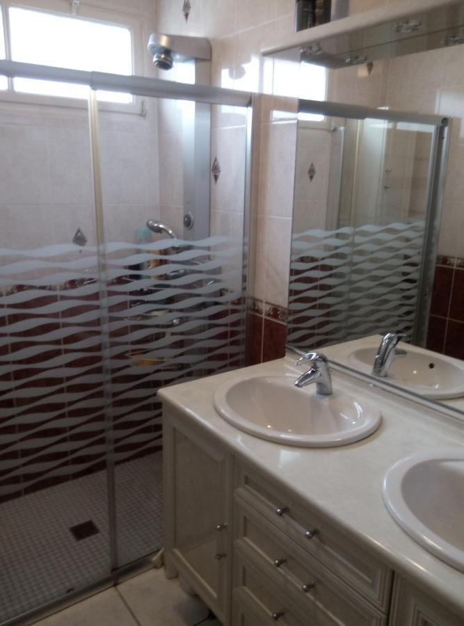 Chez Myla Chambre Avec Tv Ecran Plat Et Salle De Bain Privative Μπουρζ Εξωτερικό φωτογραφία