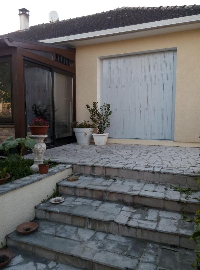 Chez Myla Chambre Avec Tv Ecran Plat Et Salle De Bain Privative Μπουρζ Εξωτερικό φωτογραφία