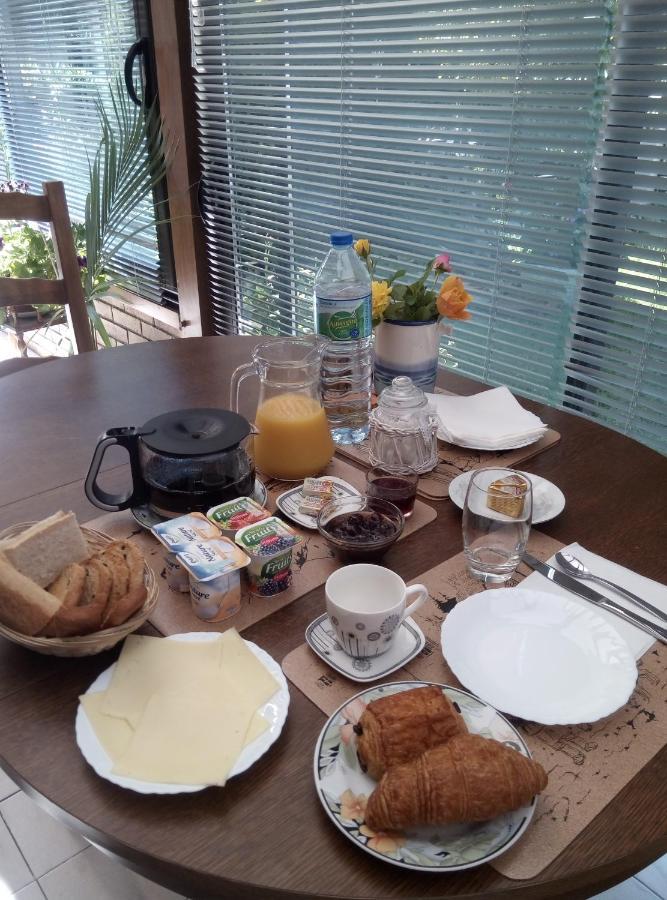 Chez Myla Chambre Avec Tv Ecran Plat Et Salle De Bain Privative Μπουρζ Εξωτερικό φωτογραφία