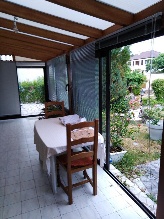 Chez Myla Chambre Avec Tv Ecran Plat Et Salle De Bain Privative Μπουρζ Εξωτερικό φωτογραφία