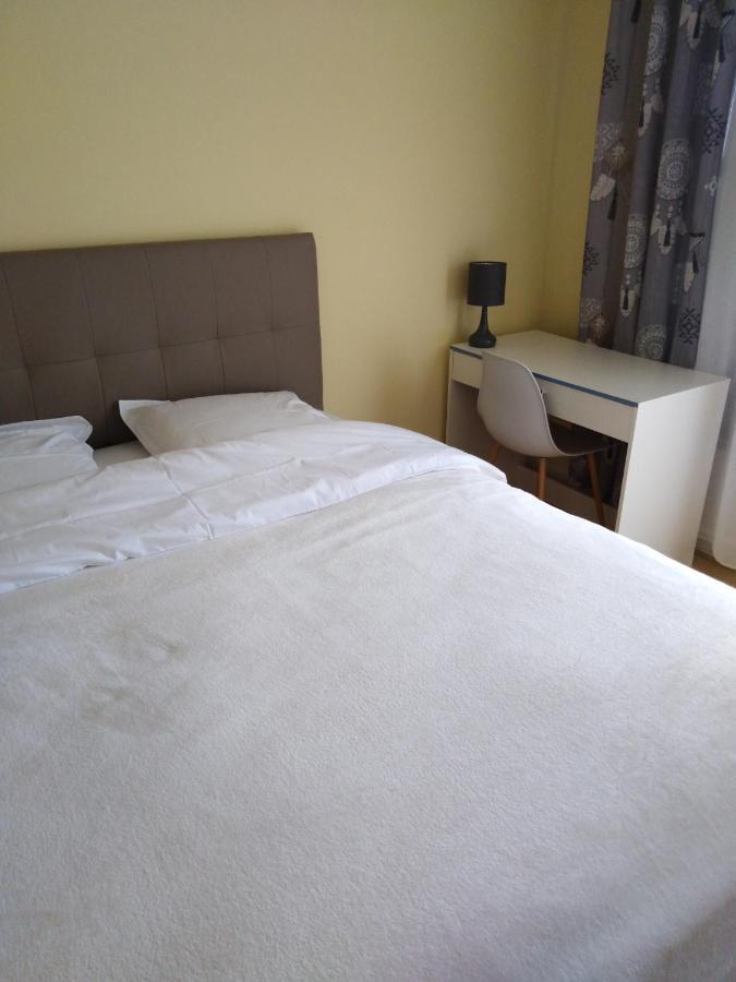 Chez Myla Chambre Avec Tv Ecran Plat Et Salle De Bain Privative Μπουρζ Εξωτερικό φωτογραφία