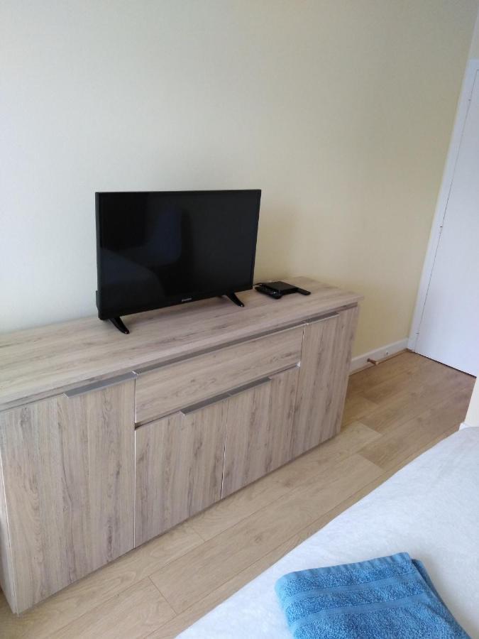 Chez Myla Chambre Avec Tv Ecran Plat Et Salle De Bain Privative Μπουρζ Εξωτερικό φωτογραφία
